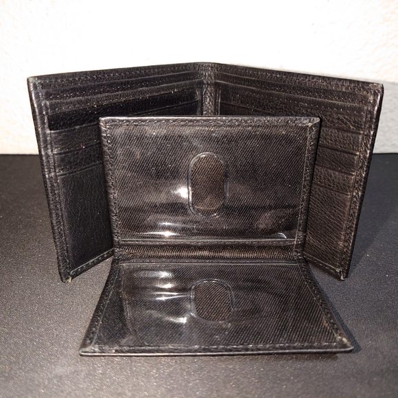 NEW Claiborne bifold wallet - Picture 1 of 4